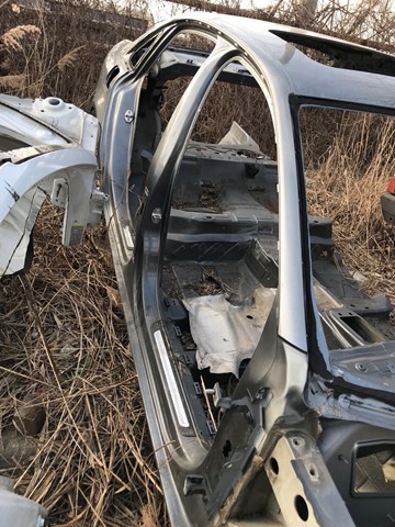 Отвір передніх правих дверей 8K5809840 VAG