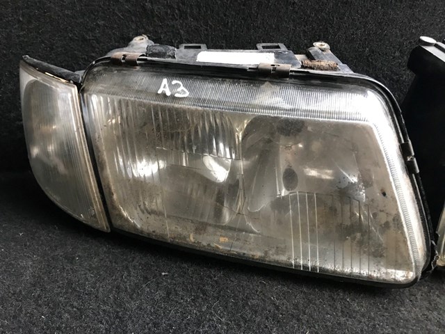Фара правая 8L0941030 VAG