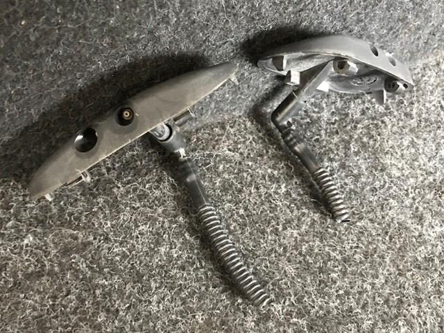 Форсунка омивача скла лобового, права 8P0955988B VAG