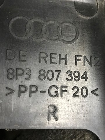 Напрямна заднього бампера, права 8P3807394 VAG