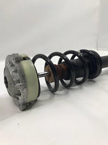 Ліва передня стійка 8W0031AA VAG