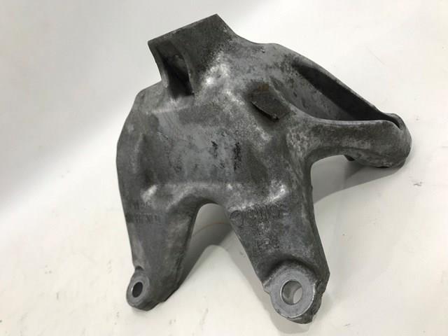 Кронштейн подушки (опори) двигуна, лівої 8W0199307Q VAG
