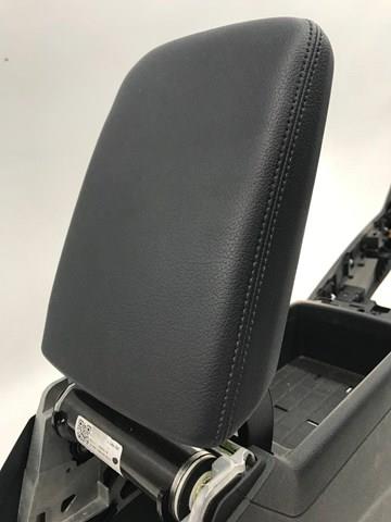 Кронштейн підлокітника 8W0864283B VAG