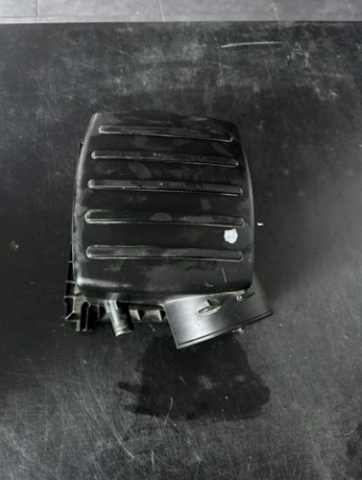 Корпус повітряного фільтра, верхня частина 68084277AA CHRYSLER