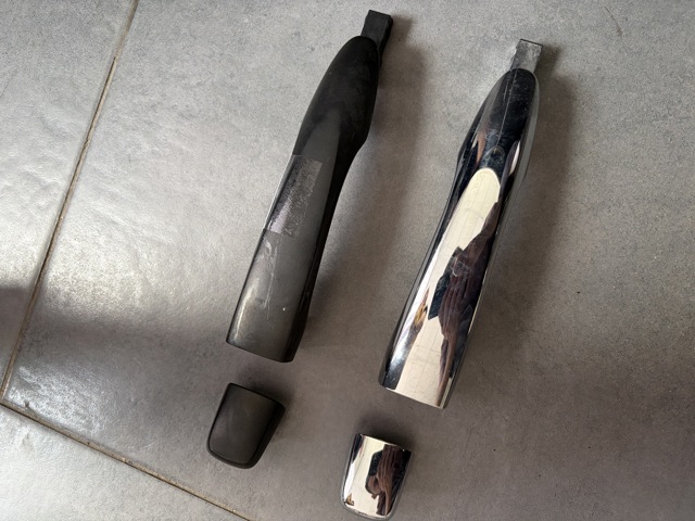 Ручка дверей в зборі 806404BA0D NISSAN