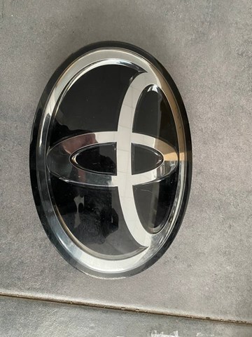 Емблема на решітку радіатора 9097502159 TOYOTA