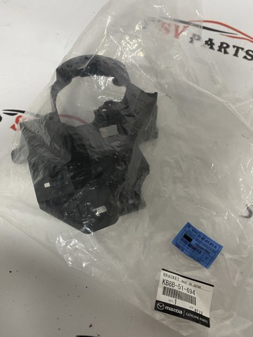 Кронштейн кріплення протитуманной фари, лівої KB8B51694 MAZDA