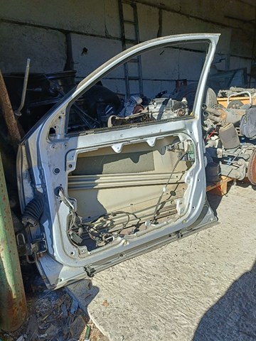 Пасажирські передні двері Skoda SuperB 1
