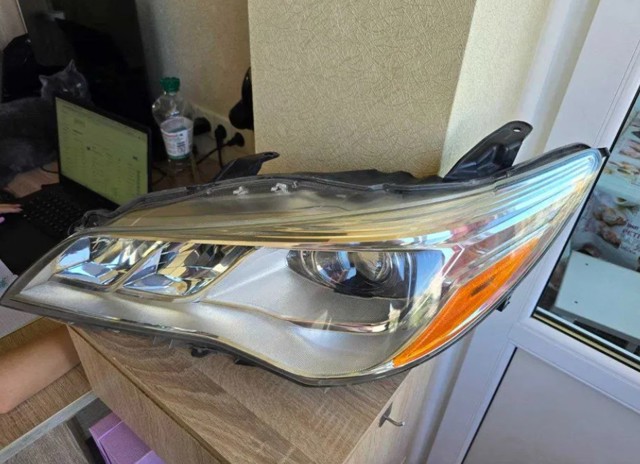 Блок фара ліва 8115006870 TOYOTA