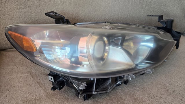 Фара правая GHR451030 MAZDA