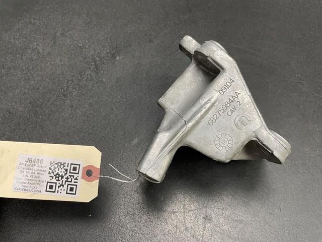 Кронштейн подушки (опори) двигуна, правої 68275984AA CHRYSLER