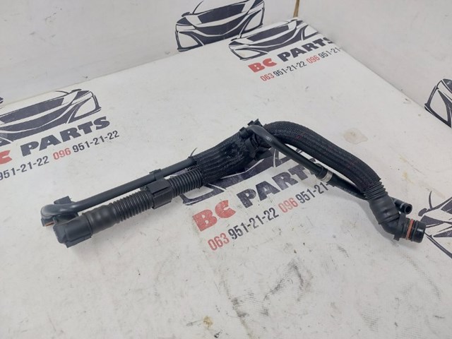 Патрубок вентиляції картерних газів 06L103213AD VAG