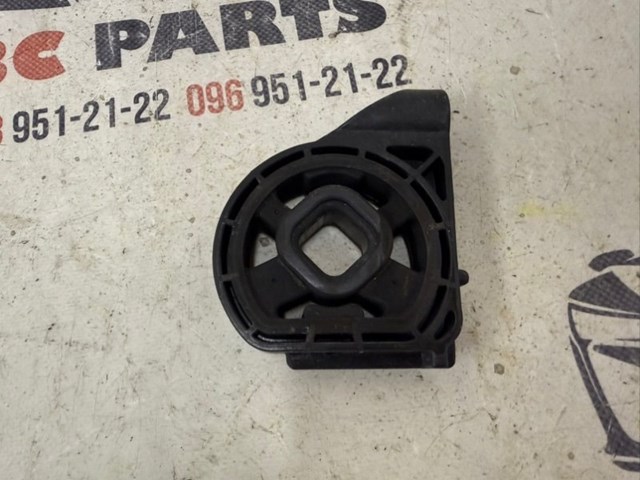 Подушка радіатора кондиціонера, верхня 25333F2000 HYUNDAI