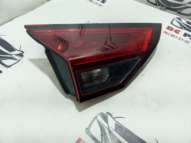 Задня ліва внутрішня фара 265556RA1A NISSAN