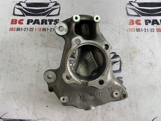 Кулак поворотний передній правий 31216792288 BMW