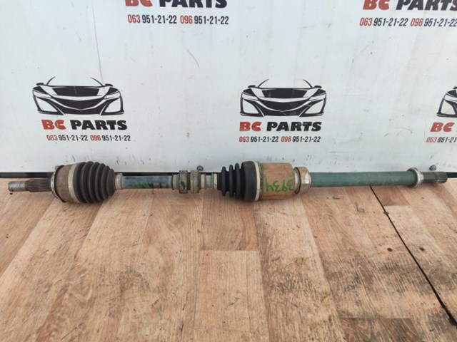 Привід правий 391004BB8E NISSAN