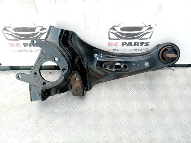 Кулак поворотний правий 4125A112 MITSUBISHI