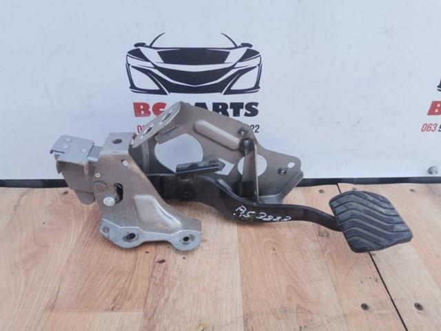 Педаль гальма 465016FP0B NISSAN
