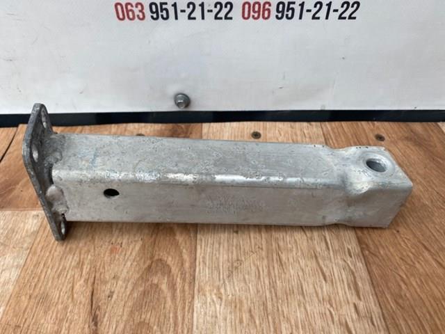 Кронштейн підсилювача переднього бампера 4M0802038C VAG