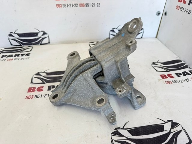 Подушка (опора) двигуна, ліва 50850TLAA02 HONDA