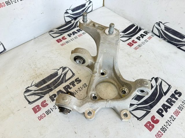 Кулак поворотний правий 52711AT000 HYUNDAI
