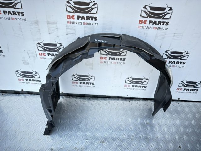 Підкрилки передні праві 5370B882 MITSUBISHI