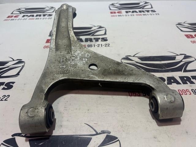 Цапфа поворотна права 555011MA0C NISSAN