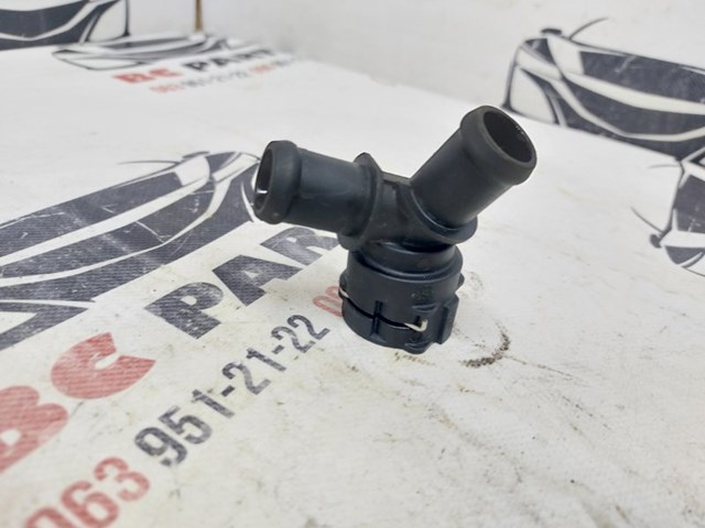 Водяний патрубок 5Q0122291AB VAG