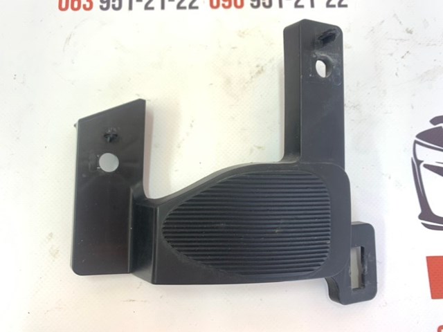 Заглушка ПТФ бампера переднього права 622566RR0B NISSAN