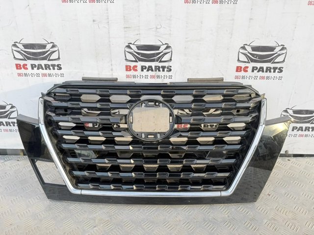 Решітка радіатора 623109VC5A NISSAN
