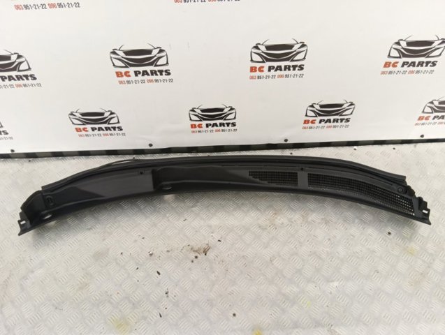 Водостік лобового скла, жабо 668624BA0A NISSAN