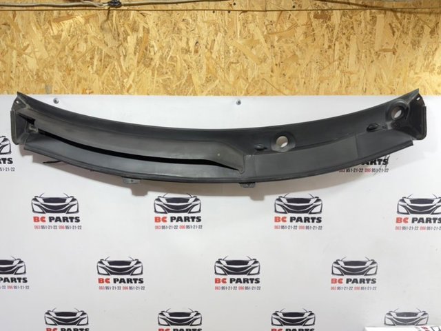 Водостік лобового скла, жабо 668626RF0A NISSAN