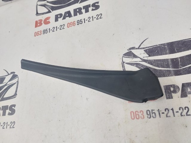 Ущільнювач крила 668944CL0A NISSAN