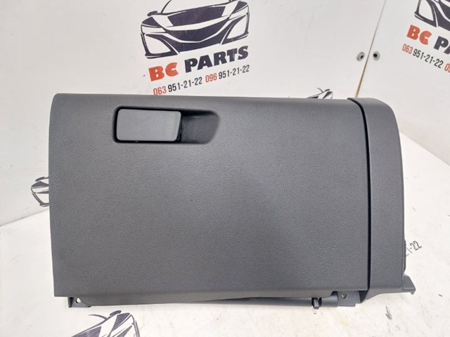 Бардачок 681026RR1A NISSAN