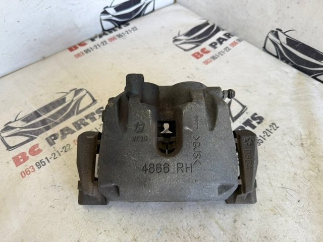 Супорт гальмівний, передній, правий 68138842AA CHRYSLER