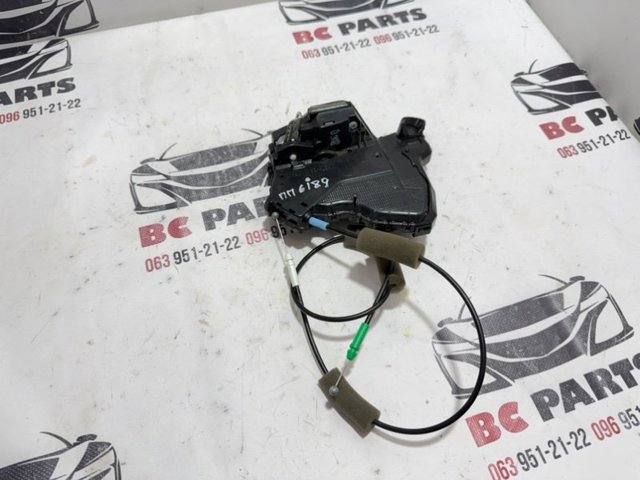 Замок двері правої передньої 690300C050 TOYOTA