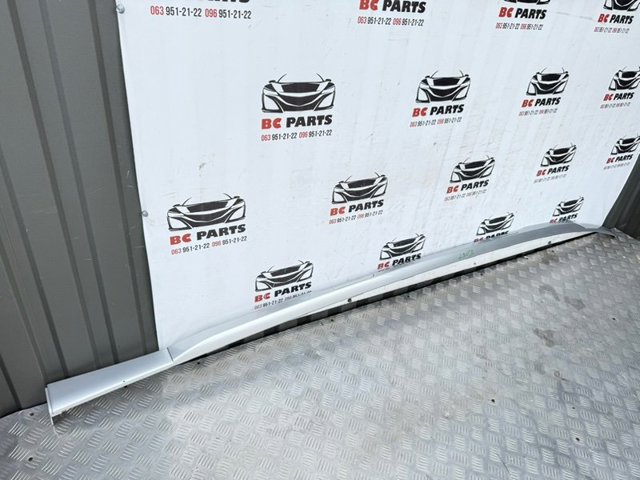 Накладка даху права 738529NA5A NISSAN