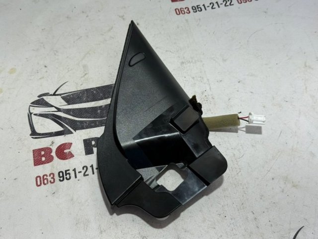 Внутрішня накладка кріплення дзеркала правого 802924CL1A NISSAN