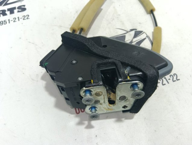 Замок двері правої передньої 805004BA0B NISSAN