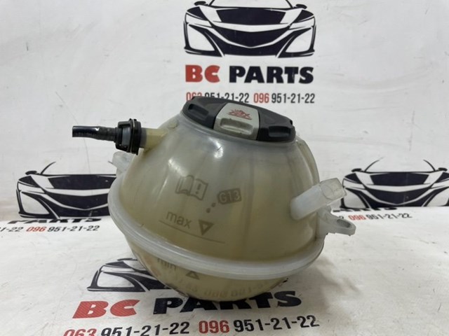 Бачок системи охолодження двигуна розширювальний 80A121405Q VAG
