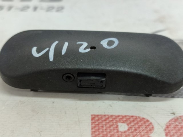 Форсунка омивача скла лобового, ліва 80A955987A VAG