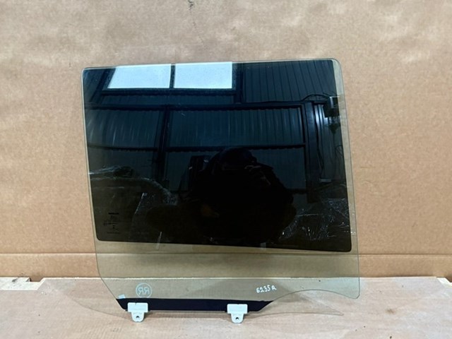 Скло заднє праве 823005RB0A NISSAN