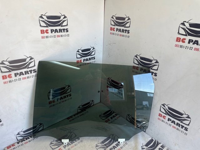 Скло задньої двері лівої 823015HK0B NISSAN