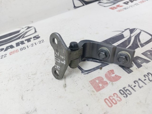 Петля заднтої двері, правої 824206RA0A NISSAN
