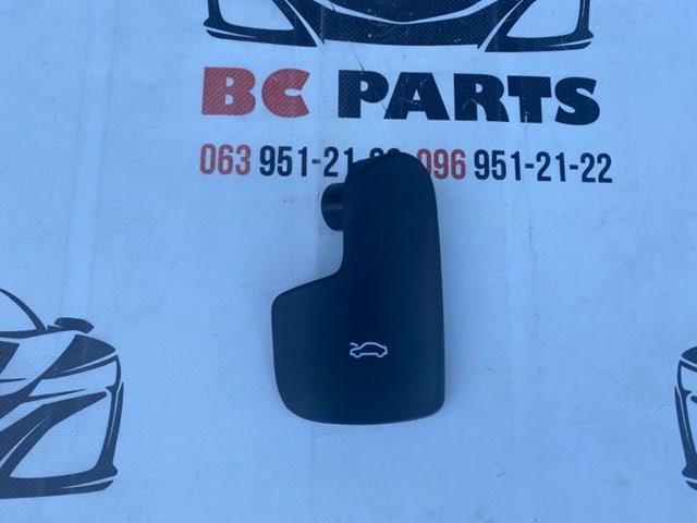 Важіль відкривання капота 83B823533A VAG