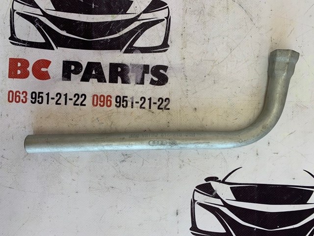 Гак буксирувальний Ауді Ку 3