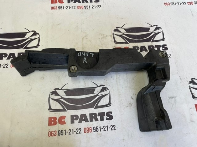Ущільнювач під капот 8R0823732A VAG