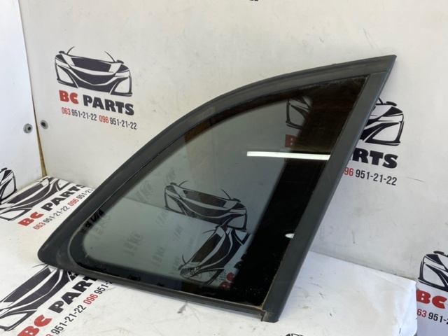 Кватирка двері трикутник, задня, права 8R0845300 VAG