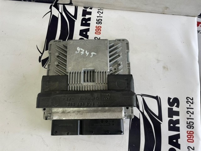 Модуль управління двигуном 8R0907551F VAG