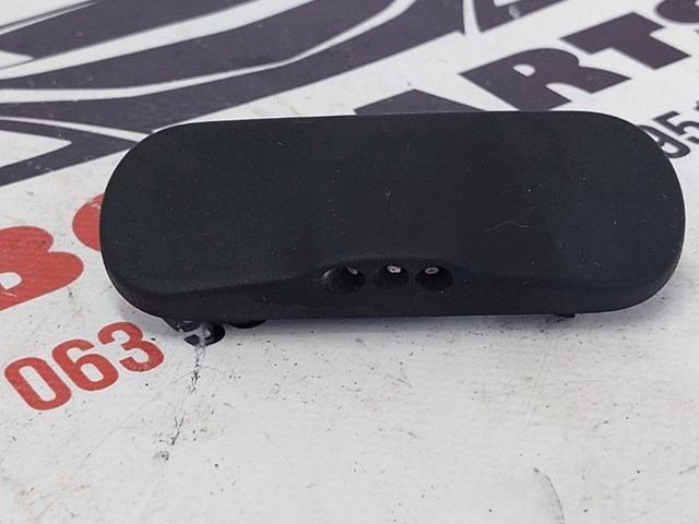 Форсунка омивача скла лобового, права 8R0955988B VAG